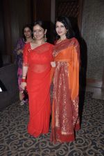Divya Dutta, Bhagyashree at Pahlaj Nahlani_s sons wedding reception in Mumbai on 26th Oct 2012 (60).JPG