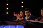 Farah Khan, Karan Johar on the sets of India_s Got Talent in Filmcity, Mumbai on 26th Oct 2012 (34).JPG