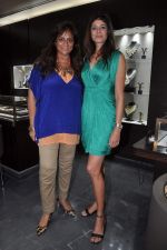 Pooja Batra at the launch of Begani jewels in Huges Road, Mumbai on 26th Oct 2012 (14).JPG