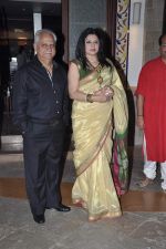 Ramesh and Kiran Sippy at Pahlaj Nahlani_s sons wedding reception in Mumbai on 26th Oct 2012 (117).JPG