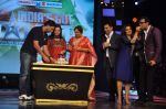 Yuvraj Singh, Karan Johar, Farah Khan, Kirron Kher on the sets of India_s Got Talent in Filmcity, Mumbai on 26th Oct 2012 (34).JPG