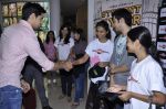 Varun Dhawan, Siddharth Malhotra with Student Of The Year team meets Book My Show contest winners in Dharma Office on 29th Oct 2012 (24).JPG