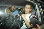 Aamir Khan arrives from Haj Yatra with mother in Airport, Mumbai on 1st Nov 2012 (13).JPG