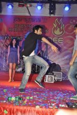 Jackky Bhagnani at Ajab Gajab Love promotions at NM college in Juhu, Mumbai on 1st Nov 2012 (65).JPG