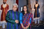 Javed Akhtar at Devangana Kumar_s exhibition in Tao on 1st Nov 2012 (36).JPG