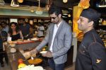 Kunal Kapoor cooks for fans at Book my show contest winners greet n meet event on 2nd Nov 2012 (12).JPG