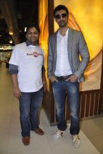 Kunal Kapoor cooks for fans at Book my show contest winners greet n meet event on 2nd Nov 2012 (71).JPG