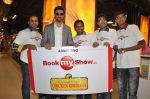 Kunal Kapoor cooks for fans at Book my show contest winners greet n meet event on 2nd Nov 2012 (88).JPG