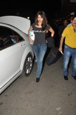Priyanka Chopra snapped at International airport on 31st Oct 2012 (4).JPG