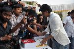 Shahrukh Khan celebrates his B_day with media on 2nd Nov 2012 (11).JPG