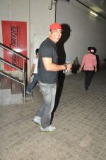 Vindu Dara Singh snapped at Skyfall screening in PVR, Mumbai on 1st Nov 2012 (3).JPG