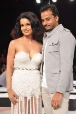 Kangna Ranaut walk the ramp for Gavin Miguel Show at Blender_s Pride Fashion Tour Day 1 on 3rd Nov 2012 (85).JPG