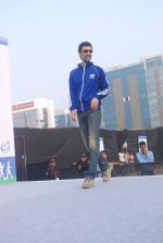 Kunal Kapoor at Max Bupa marathon in MMRDA on 4th Nov 2012 (35).JPG