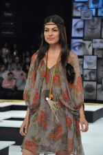 Model walk the ramp for Asmita Marwah Show at Blender_s Pride Fashion Tour Day 1 on 3rd Nov 2012 (10).JPG