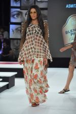 Model walk the ramp for Asmita Marwah Show at Blender_s Pride Fashion Tour Day 1 on 3rd Nov 2012 (12).JPG