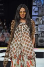 Model walk the ramp for Asmita Marwah Show at Blender_s Pride Fashion Tour Day 1 on 3rd Nov 2012 (15).JPG