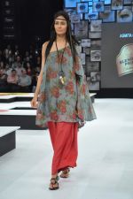 Model walk the ramp for Asmita Marwah Show at Blender_s Pride Fashion Tour Day 1 on 3rd Nov 2012 (18).JPG