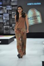 Model walk the ramp for Asmita Marwah Show at Blender_s Pride Fashion Tour Day 1 on 3rd Nov 2012 (23).JPG