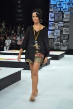 Model walk the ramp for Asmita Marwah Show at Blender_s Pride Fashion Tour Day 1 on 3rd Nov 2012 (32).JPG