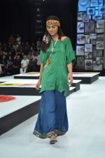 Model walk the ramp for Asmita Marwah Show at Blender_s Pride Fashion Tour Day 1 on 3rd Nov 2012 (39).JPG