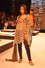 Model walk the ramp for Asmita Marwah Show at Blender_s Pride Fashion Tour Day 1 on 3rd Nov 2012 (4).JPG