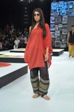 Model walk the ramp for Asmita Marwah Show at Blender_s Pride Fashion Tour Day 1 on 3rd Nov 2012 (51).JPG