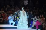 Malaika Arora Khan walk the ramp for Vikram Phadnis Show at Blender_s Pride Fashion Tour Day 2 on 4th Nov 2012 (2).JPG