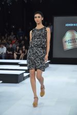 Model walk the ramp for Ashish N Soni Show at Blender_s Pride Fashion Tour Day 2 on 4th Nov 2012 (34).JPG