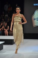 Model walk the ramp for Nandita Mahtani Show at Blender_s Pride Fashion Tour Day 2 on 4th Nov 2012 (18).JPG
