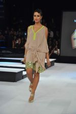 Model walk the ramp for Nandita Mahtani Show at Blender_s Pride Fashion Tour Day 2 on 4th Nov 2012 (21).JPG