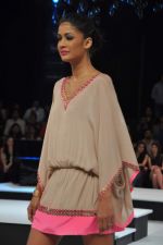 Model walk the ramp for Nandita Mahtani Show at Blender_s Pride Fashion Tour Day 2 on 4th Nov 2012 (27).JPG
