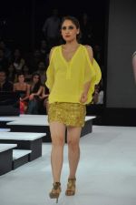 Model walk the ramp for Nandita Mahtani Show at Blender_s Pride Fashion Tour Day 2 on 4th Nov 2012 (52).JPG