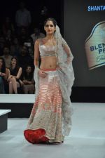 Model walk the ramp for Shantanu & Nikhil Show at Blender_s Pride Fashion Tour Day 2 on 4th Nov 2012 (18).JPG