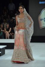 Model walk the ramp for Shantanu & Nikhil Show at Blender_s Pride Fashion Tour Day 2 on 4th Nov 2012 (19).JPG