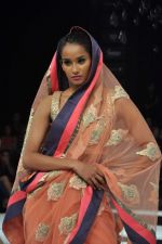 Model walk the ramp for Shantanu & Nikhil Show at Blender_s Pride Fashion Tour Day 2 on 4th Nov 2012 (32).JPG