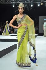 Model walk the ramp for Vikram Phadnis Show at Blender_s Pride Fashion Tour Day 2 on 4th Nov 2012 (26).JPG