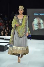Model walk the ramp for Vikram Phadnis Show at Blender_s Pride Fashion Tour Day 2 on 4th Nov 2012 (31).JPG