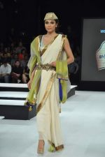 Model walk the ramp for Vikram Phadnis Show at Blender_s Pride Fashion Tour Day 2 on 4th Nov 2012 (44).JPG