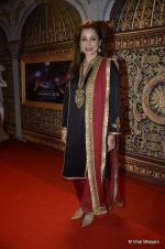 Neelam Kothari at ITA Awards red carpet in Mumbai on 4th Nov 2012 (252).JPG