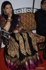 Smriti Irani at ITA Awards red carpet in Mumbai on 4th Nov 2012 (54).JPG