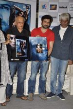 Emraan Hashmi, Mahesh Bhat, Vikram Bhat at Raaz 3 DVD launch in Andheri, Mumbai on 6th Nov 2012 (32).JPG