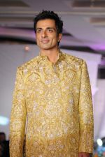 Sonu Sood at Grand fashion Extravaganza Show Ignite in J W Marriott, Mumbai on 8th Nov 2012,1 (255).JPG