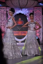 at Grand fashion Extravaganza Show Ignite in J W Marriott, Mumbai on 8th Nov 2012,1 (20).JPG