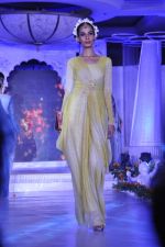 at Grand fashion Extravaganza Show Ignite in J W Marriott, Mumbai on 8th Nov 2012,1 (32).JPG