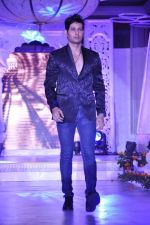 at Grand fashion Extravaganza Show Ignite in J W Marriott, Mumbai on 8th Nov 2012,1 (94).JPG