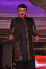 Anu Malik walk the ramp at Umeed-Ek Koshish charitable fashion show in Leela hotel on 9th Nov 2012.1 (4).JPG