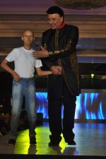 Anu Malik walk the ramp at Umeed-Ek Koshish charitable fashion show in Leela hotel on 9th Nov 2012.1 (84).JPG