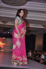 Manasi Joshi Roy walk the ramp at Umeed-Ek Koshish charitable fashion show in Leela hotel on 9th Nov 2012 (65).JPG