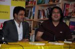 Manoj Bajpai, Piyush Jha unveil The Edge of Machete book in Juhu, Mumbai on 9th Nov 2012 (46).JPG