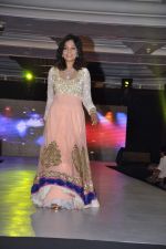 Model walk the ramp at Umeed-Ek Koshish charitable fashion show in Leela hotel on 9th Nov 2012 (74).JPG